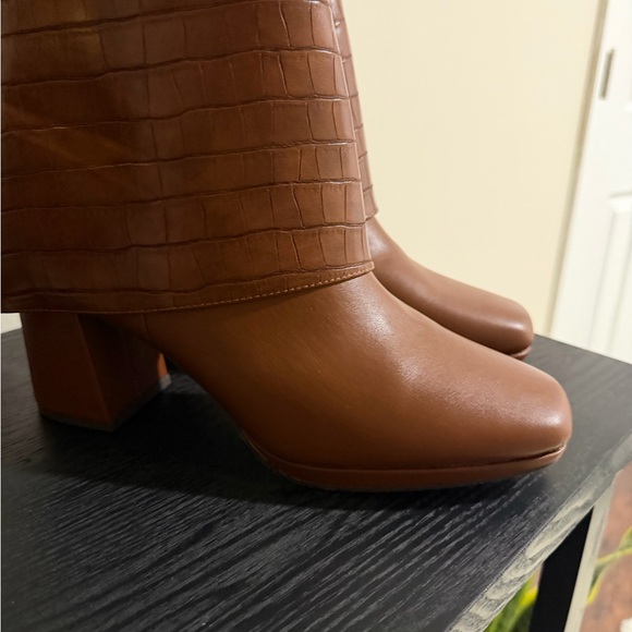 Elegant Brown Croc-Embossed Heeled Boots - Picture 8 of 8